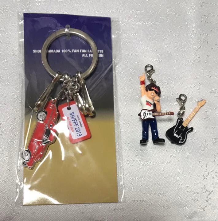 新品】浜田省吾キーホルダー＋チャーム2つ - メルカリ