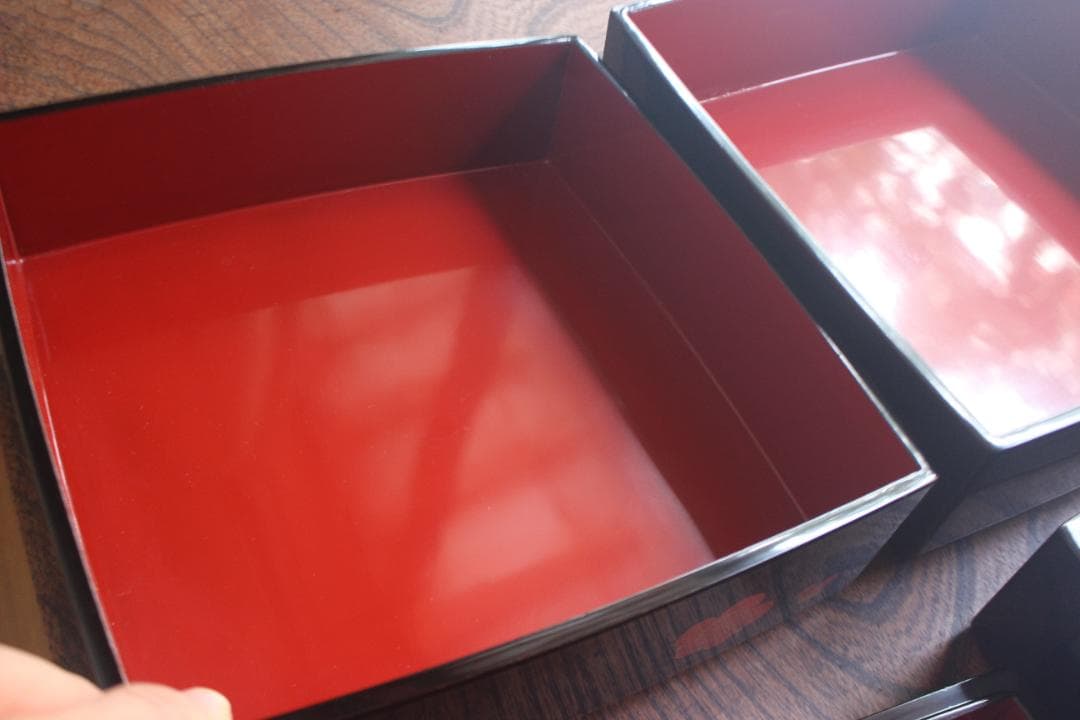 デッドストック！上質内朱黒漆に優美な紅白梅蒔絵の映える三