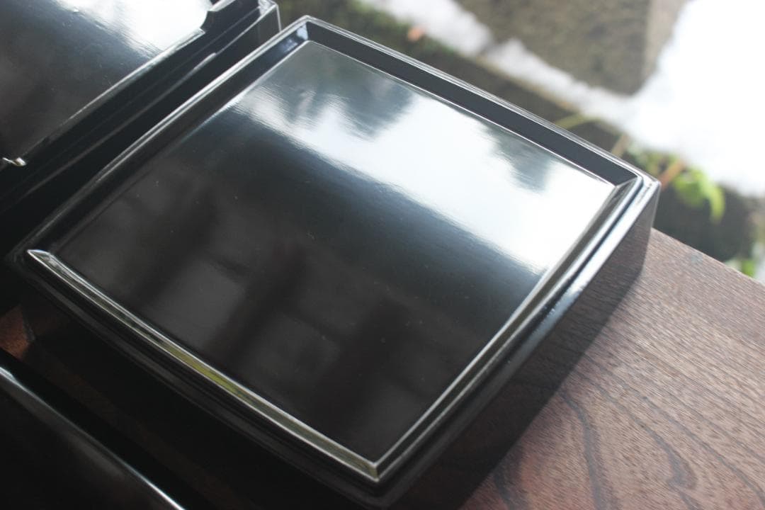 デッドストック！上質内朱黒漆に優美な紅白梅蒔絵の映える三