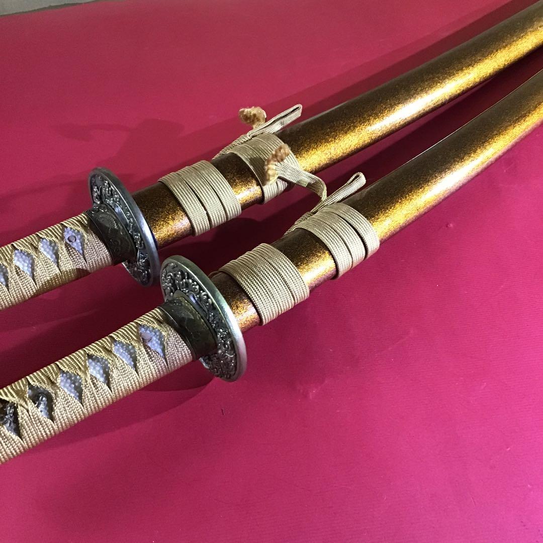 高級　居合刀大小　雲龍紋鍔　金微塵塗鞘　刀は合金です。