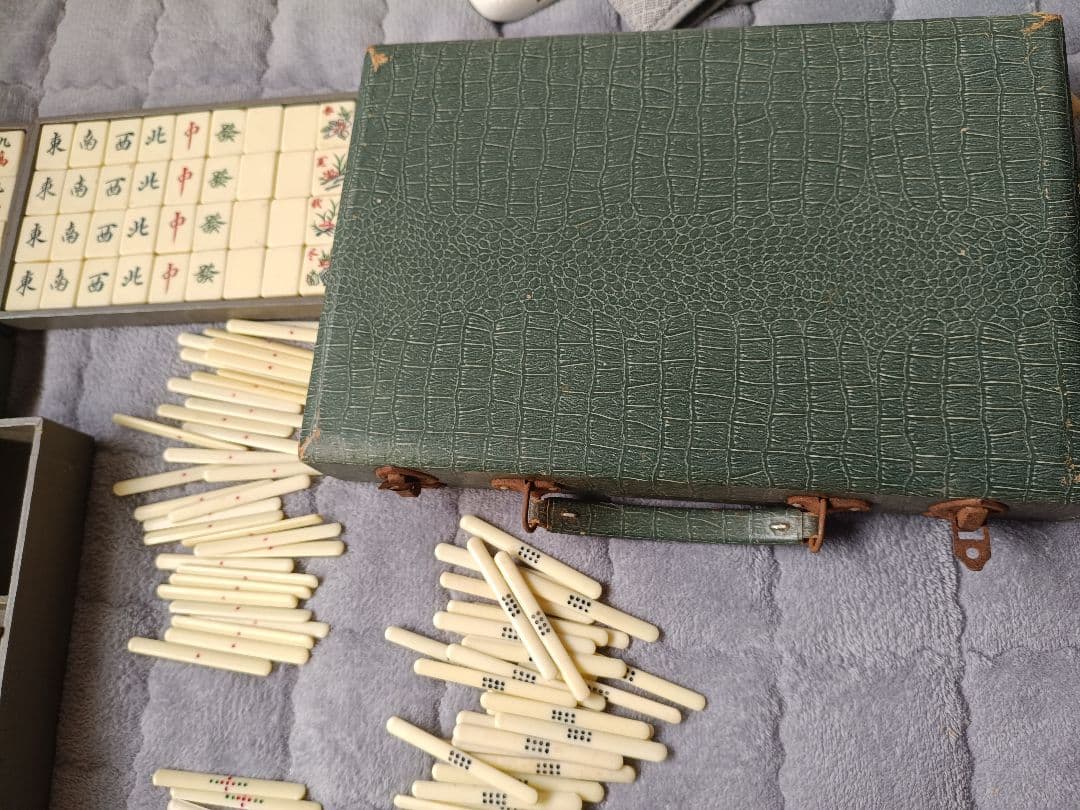 【極上品・完品】麻雀牌 骨牌 背竹 厚牌 職人手彫り 燕尾 昭和レトロ 骨董品