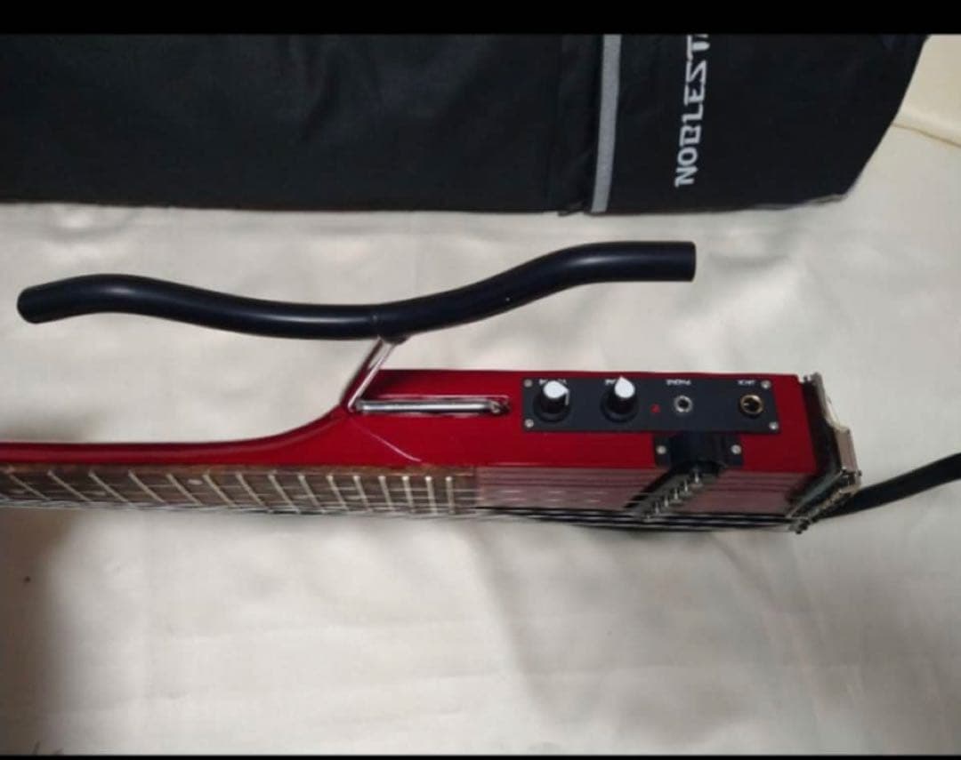 新品トラベルエレキギター