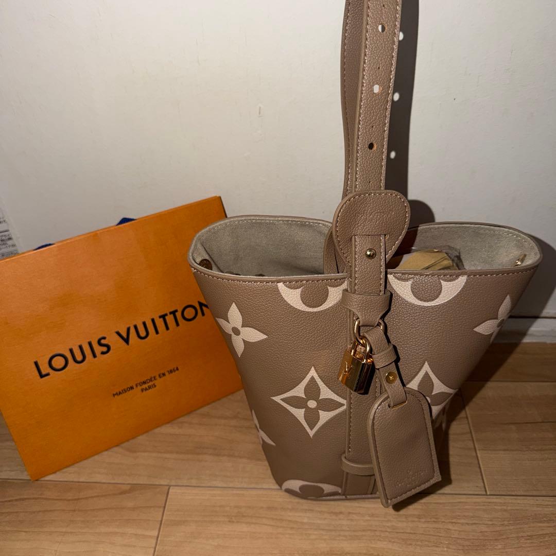 ノベルティー　LOUIS VUITTON ベージュ モノグラム ショルダーバッグ