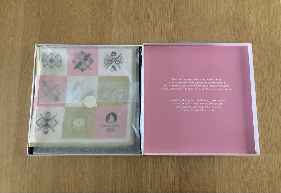 【新品・非売品】2024 パリオリンピック オフィシャルホスピタリティ　スカーフ