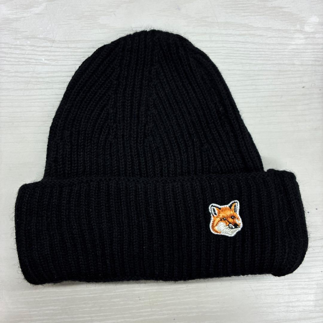MAISON KITSUNÉ ブラックニット帽 - メルカリ