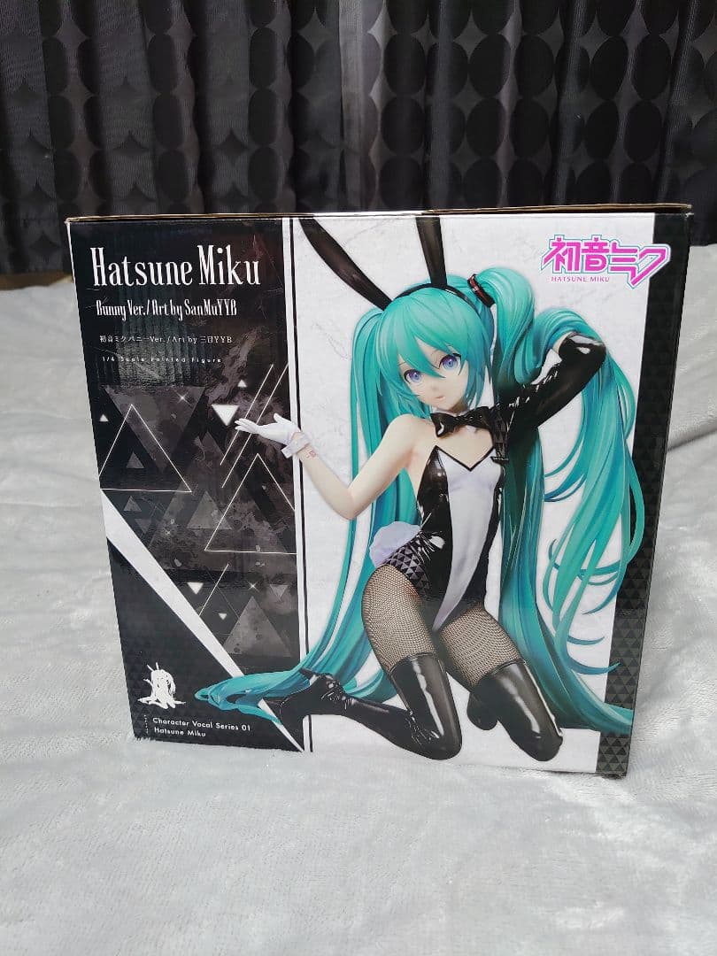 初音ミクバニーVer. Art by 三目YYB 1/4Scale Figure