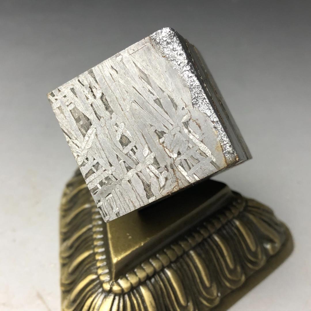 アルタイ隕石 メテオライト 立方体 鉄隕石 重さ199g