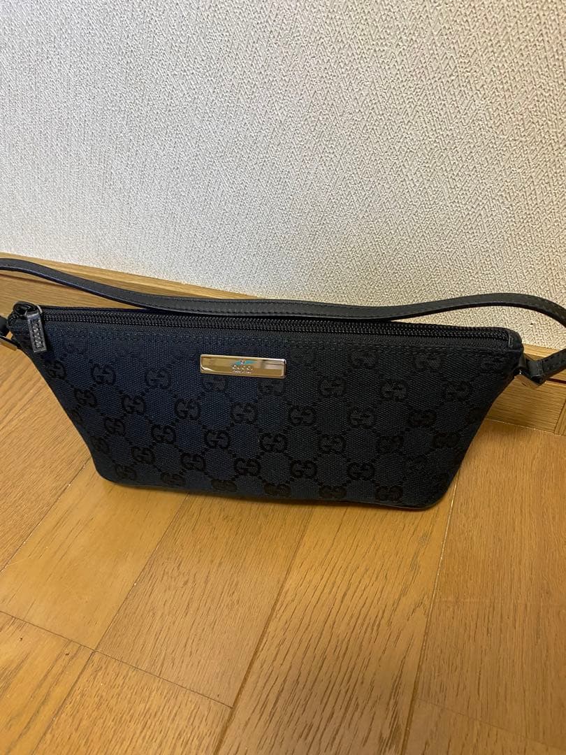 GUCCI ブラックナイロンポーチ GGパターン