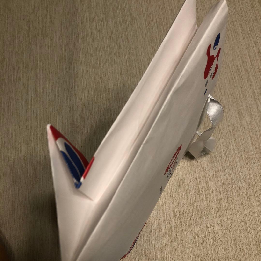 大阪関西万博 未来の都市パビリオン 非売品ピンバッジとキャンディ