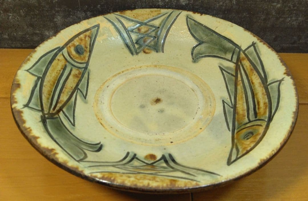 人間国宝 金城次郎 魚紋皿 栞 共箱 美品 壺屋焼 壷屋焼 やちむん魚2匹井桁2