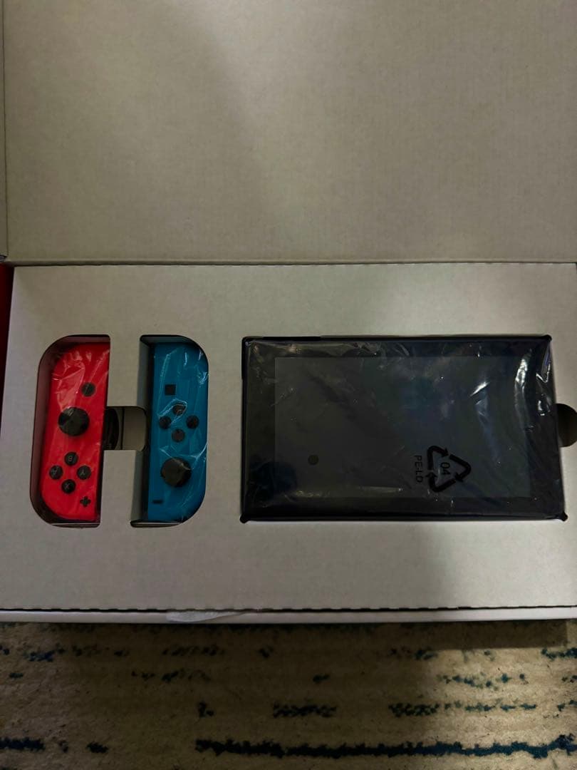 Nintendo Switch ネオンブルー・レッド本体