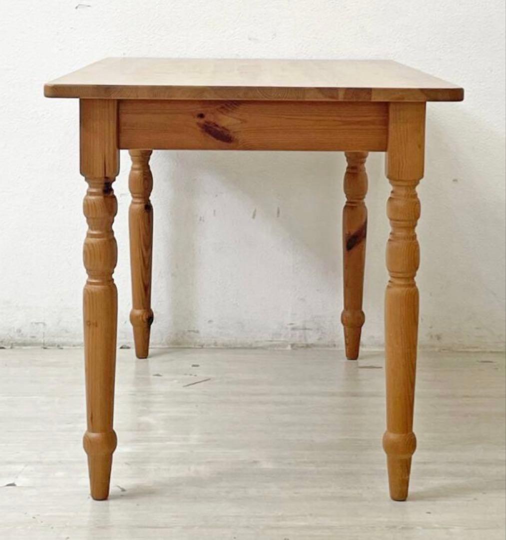 ダイニングテーブル　パイン 無垢材