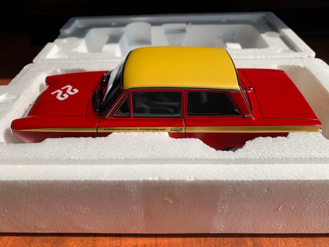 ミニカー AUTOart Lotus Cortina MK I 1964 1/18