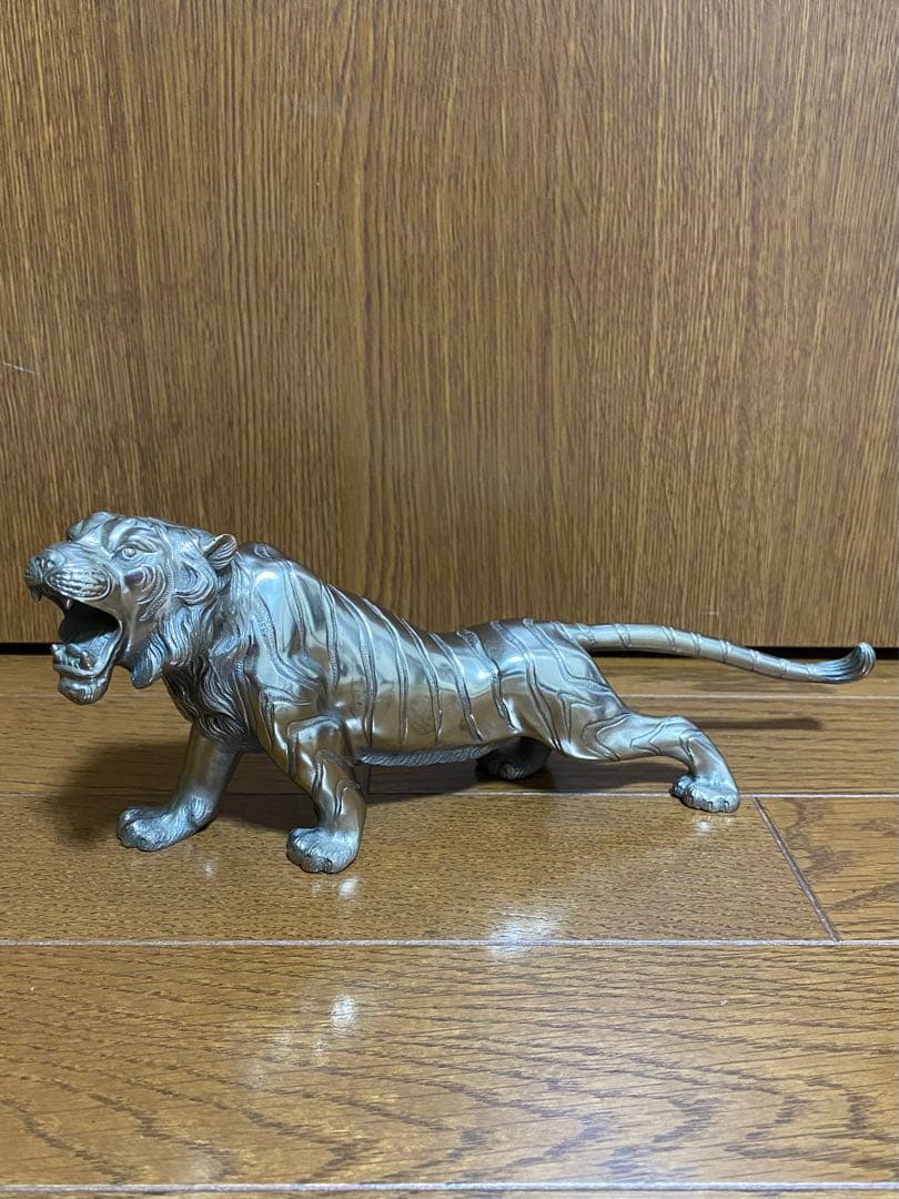 骨董品】白銅製 村田宏作 虎 置物 飾り物 トラ 寅 とら 金属工芸 彫刻