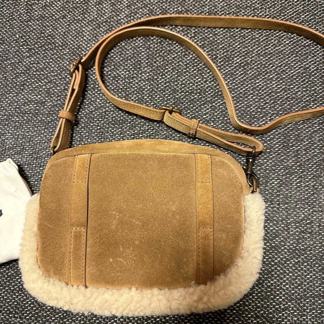 UGGジェニー2ムートンショルダーバッグ　キャメルベージュ