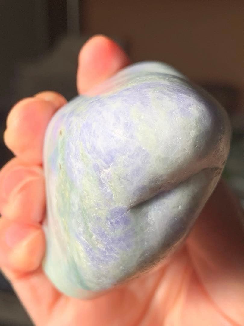 糸魚川ラベンダー翡翠 原石 紫ひすい 水石 根付 国産鉱物標本 コン沢