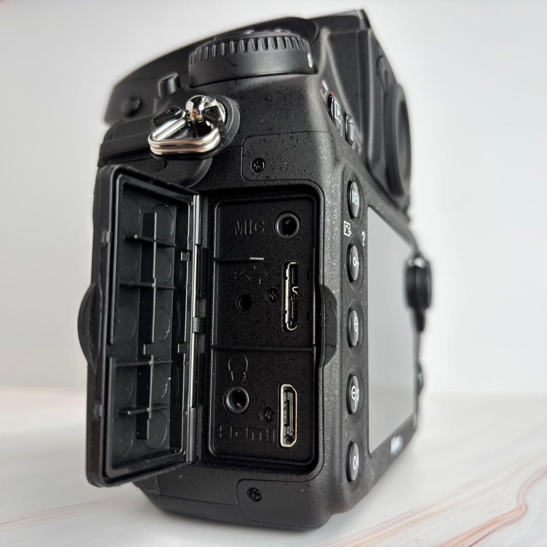 【新品同様】Nikon D800 《ショット数2233回・バッテリー劣化度0》