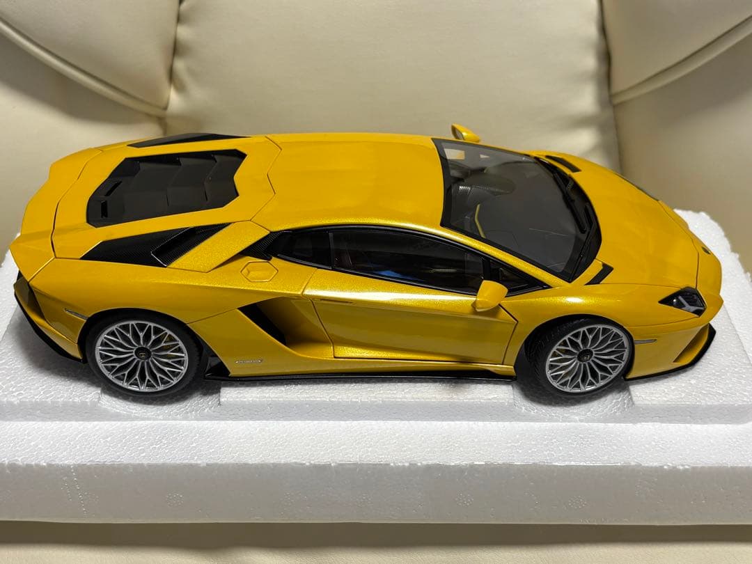AUTOart オートアート 1/18ランボルギーニ アヴェンタドール