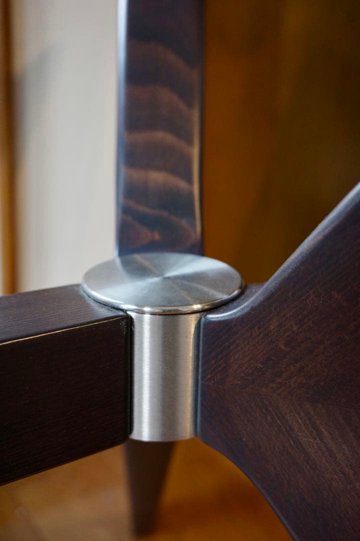 【送料無料・最終値下げ】カリガリス　ガラス天板ダイニングテーブル