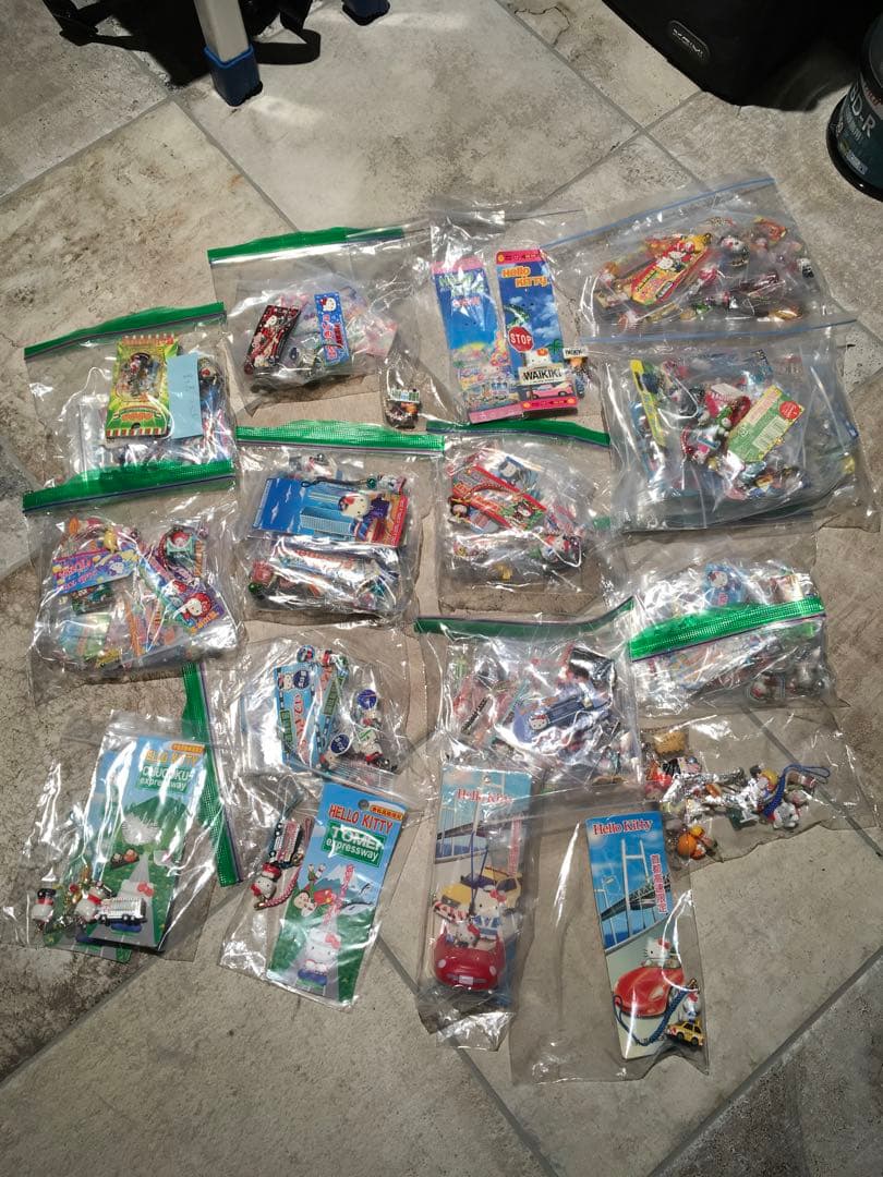 ハローキティ キーホルダー /根付　レア貴重品 ご当地/入手困難　廃盤　143個