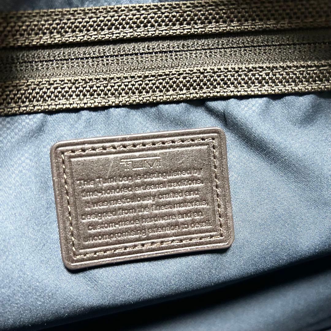 美品　TUMI トゥミ　スリム　デラックスポートフォリオ　PVCレザー　グレー