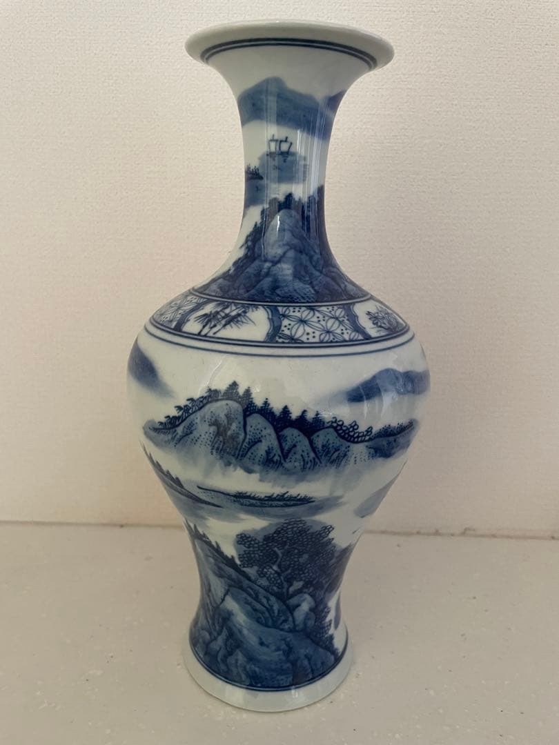 青白磁の風景画陶器壺