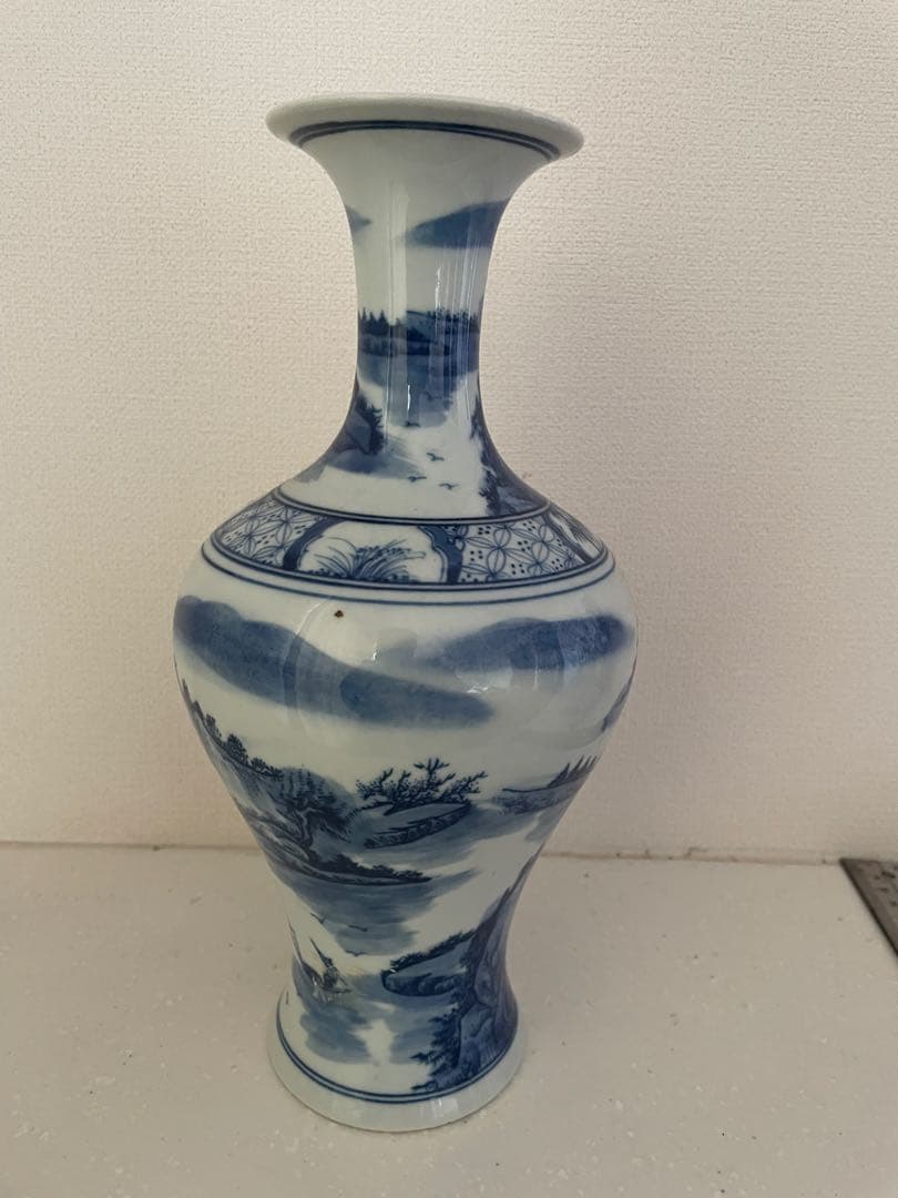 青白磁の風景画陶器壺