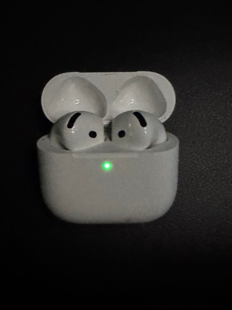 Apple AirPods 4ワイヤレスイヤフォン ホワイト 充電ケース付き Apple