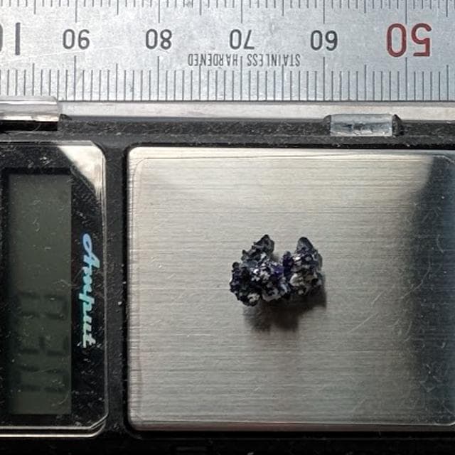 0.3g　母岩付き逸見石　布賀鉱山　国産鉱物　ヘンミライト