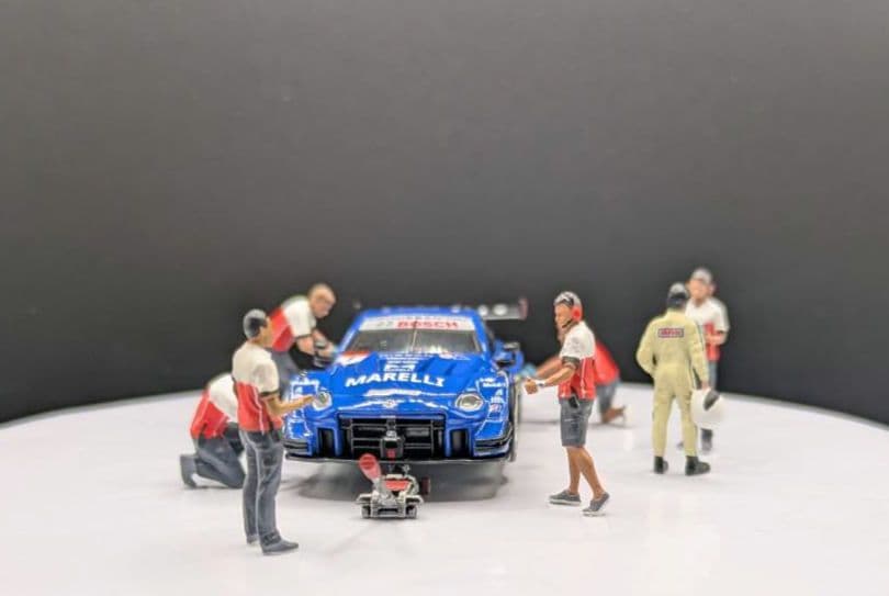 1/64MINI GT Nissan Z GT500＆フィギュアのジオラマ