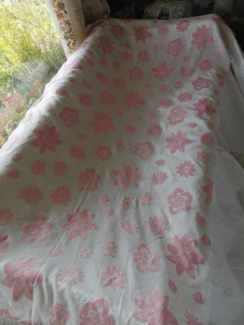 アンティーク ノッティンガムマドラスレース 浮かぶ桜色の花々 幅広