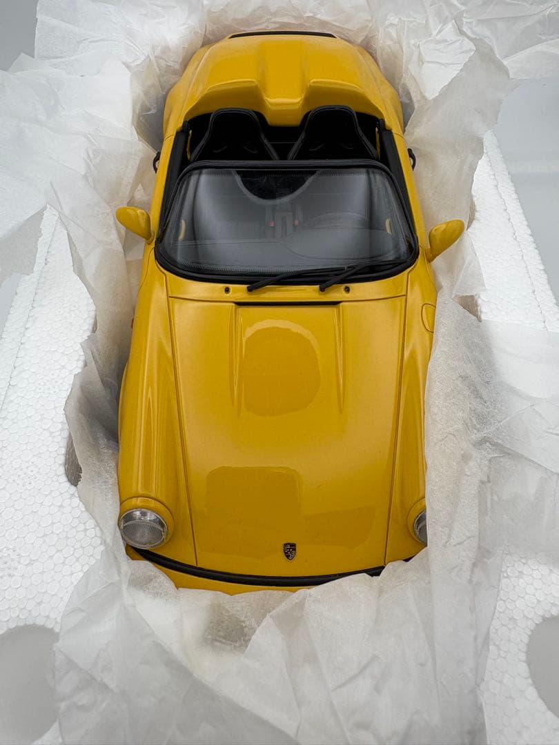 ミニカー Porsche964speedster 1/18 yellow