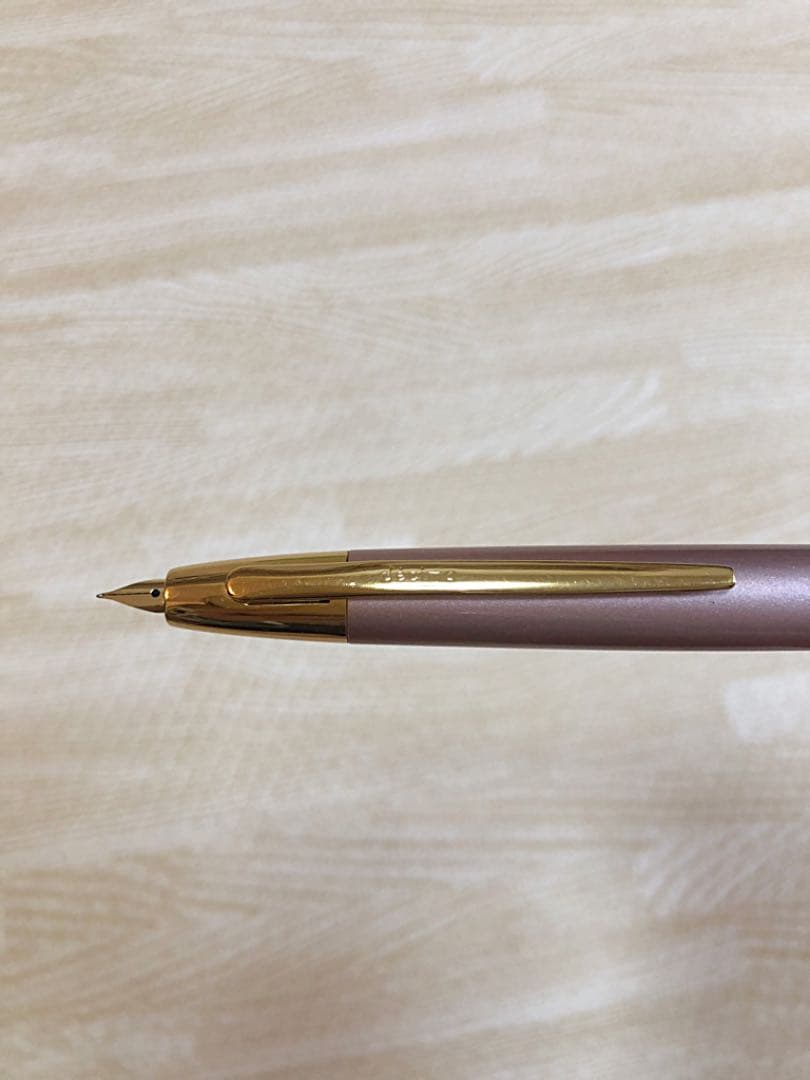 限定品】キャップレスデシモ ピンク×ゴールド （メタリックピンク）EFニブ