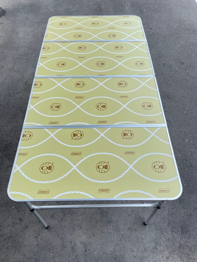 廃盤 Coleman コールマン スリム四折テーブル コールマンランタン柄