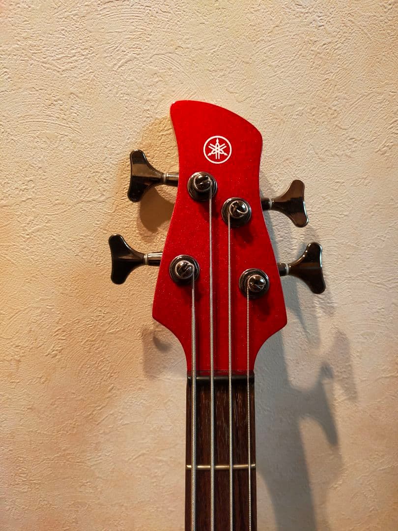 YAMAHA 　TRBX304 エレキベース　 ケース付き