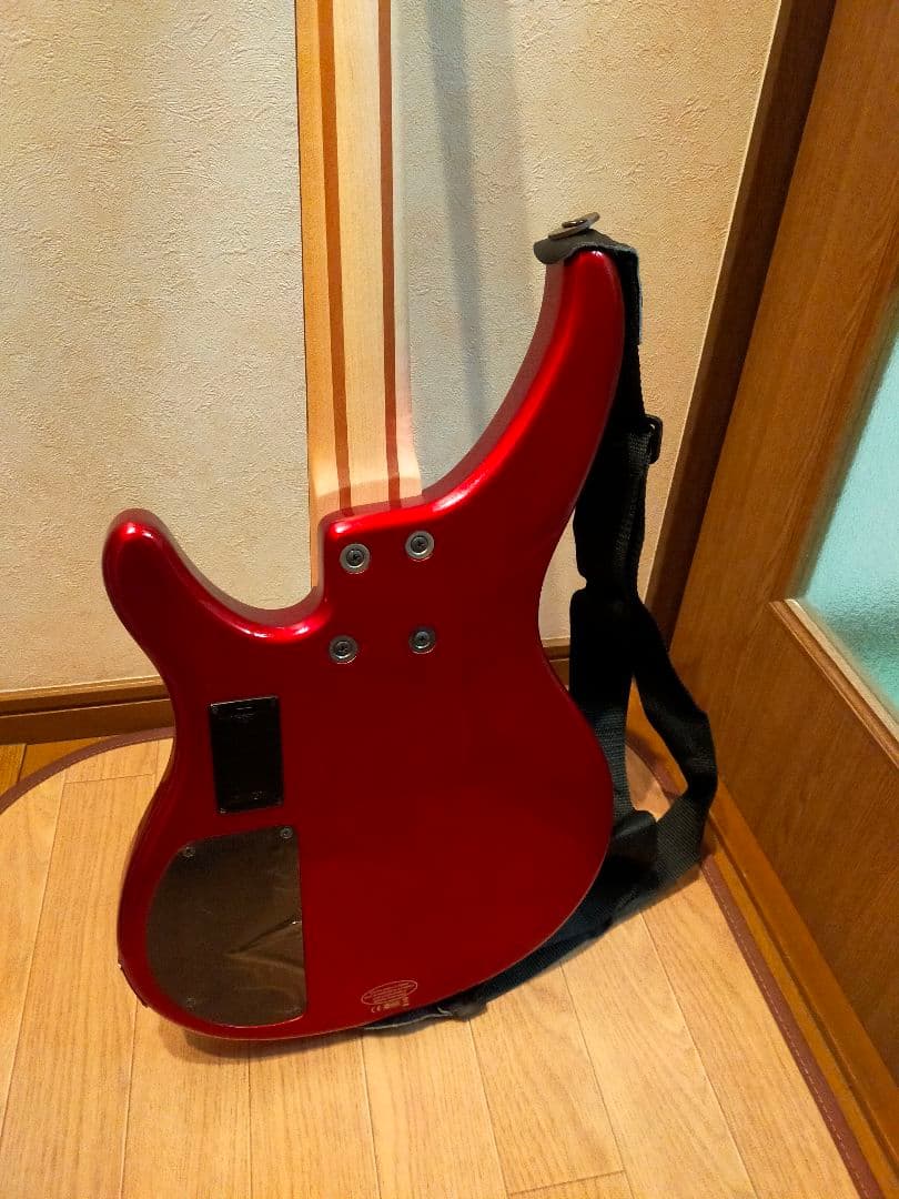 YAMAHA 　TRBX304 エレキベース　 ケース付き