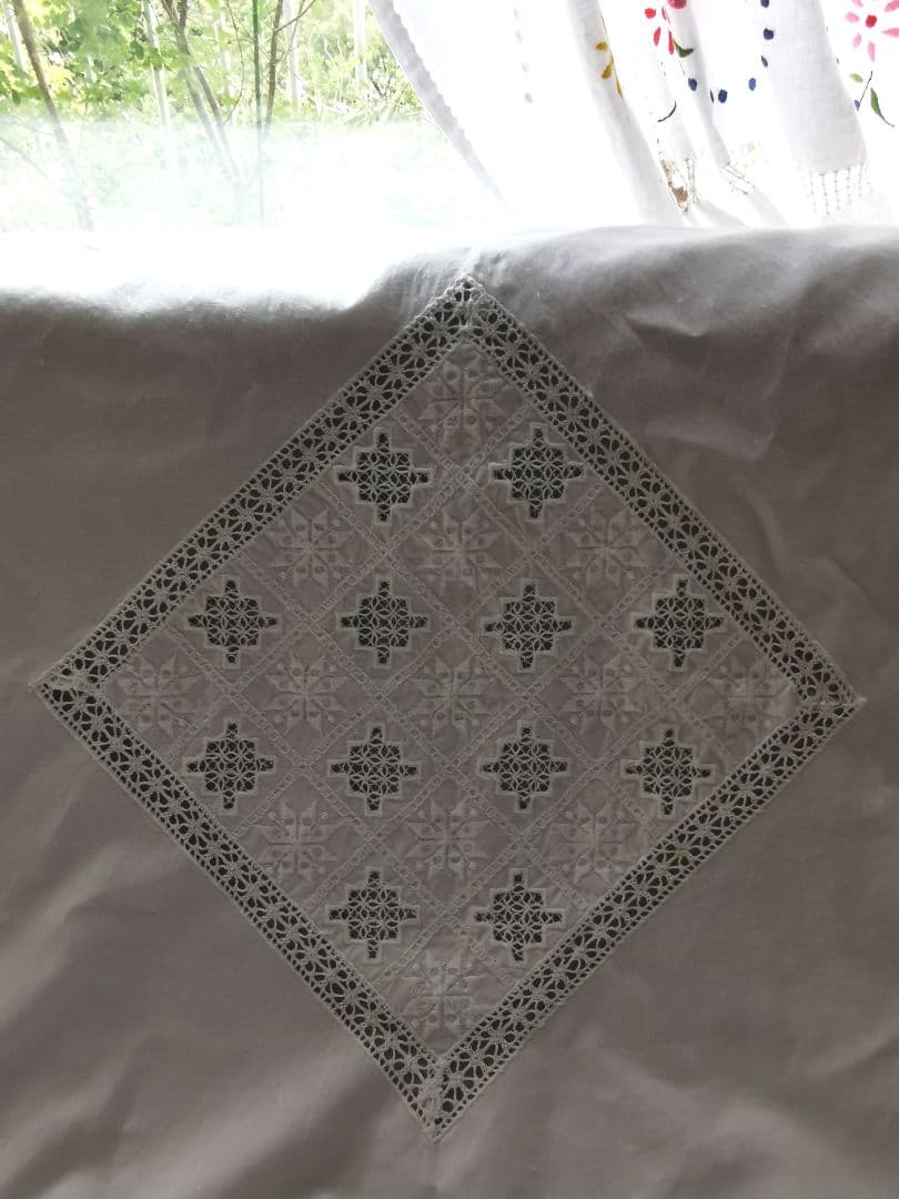 アンティーク 北欧ハーダンガー刺繍＆クロシェレース リネン