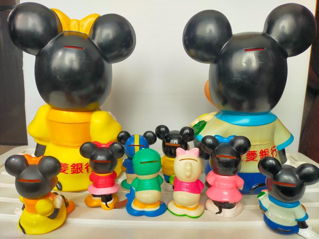 三菱銀行 貯金箱 カウンター用2体、小8体 ミッキー ミニー