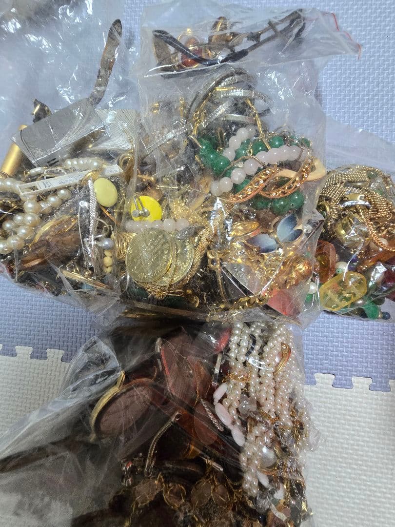 アクセサリー　メッキ品　ジャンク品　総量約　7Kg