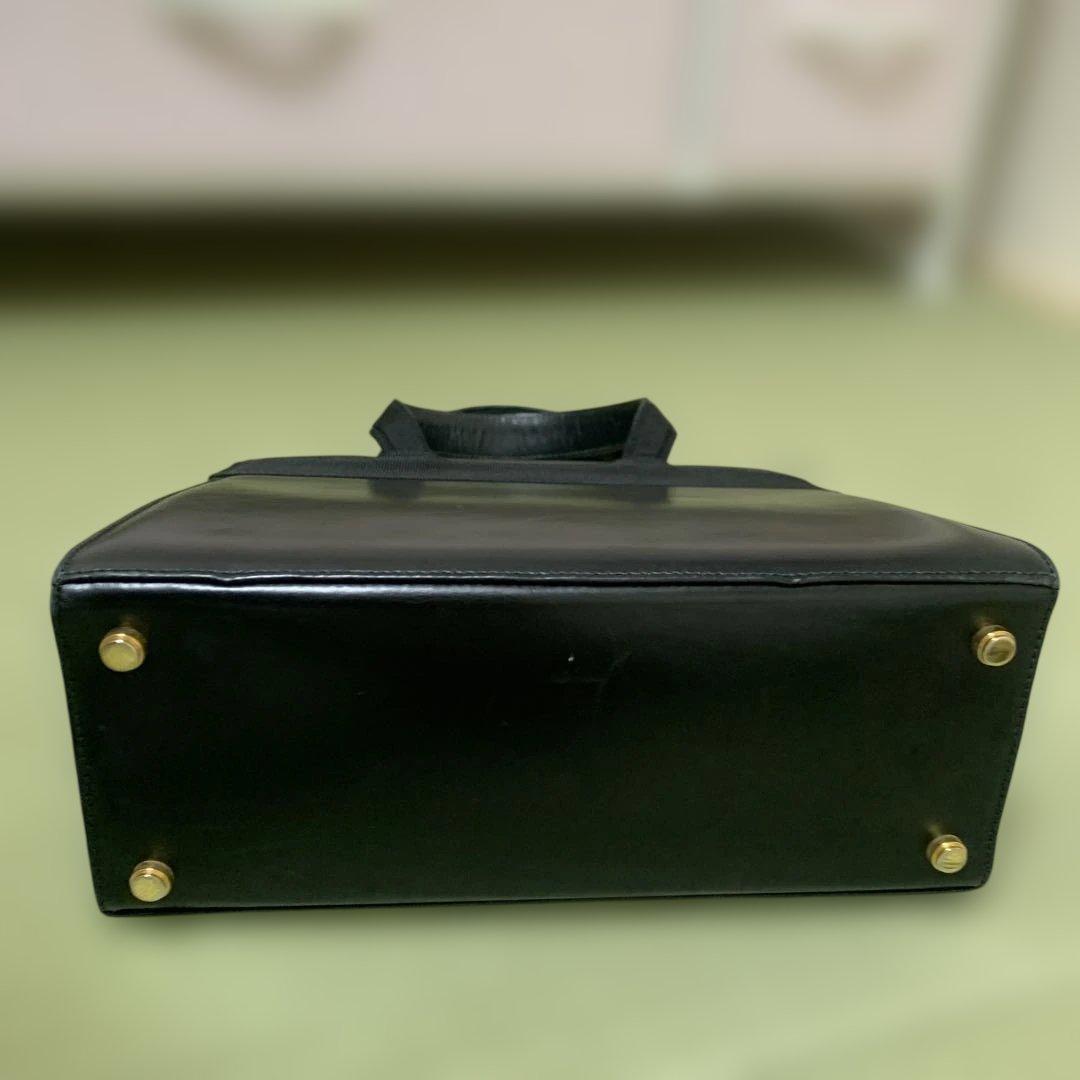 リボン付きブラックレザーハンドバッグ　フェラガモ