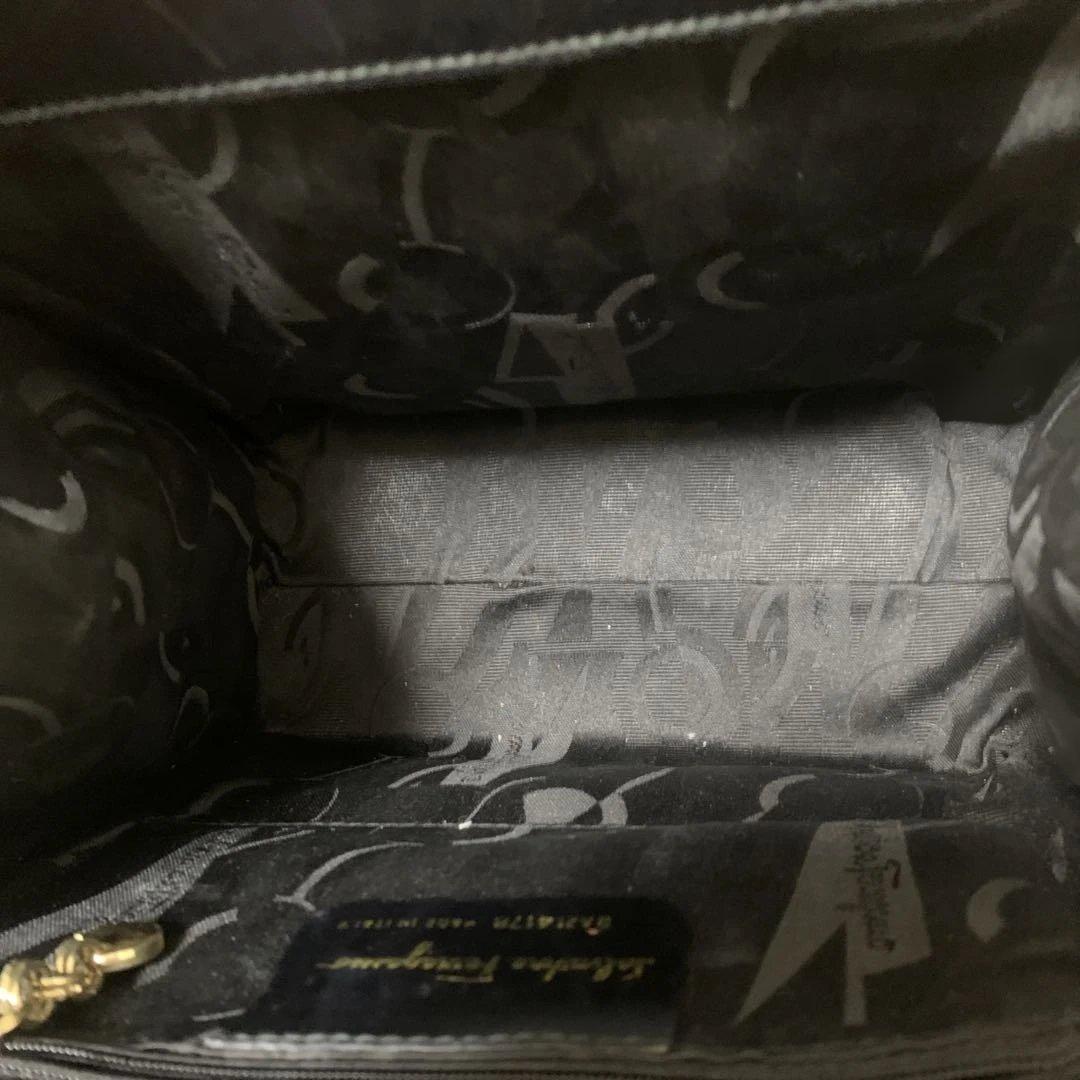 リボン付きブラックレザーハンドバッグ　フェラガモ