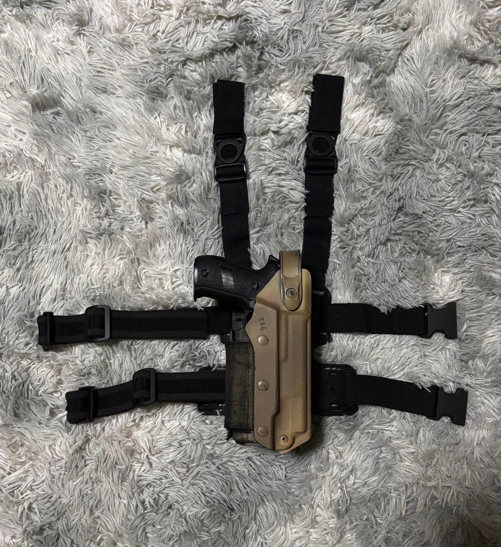SIG SAUER P226 ハンドガン+ホルスター付