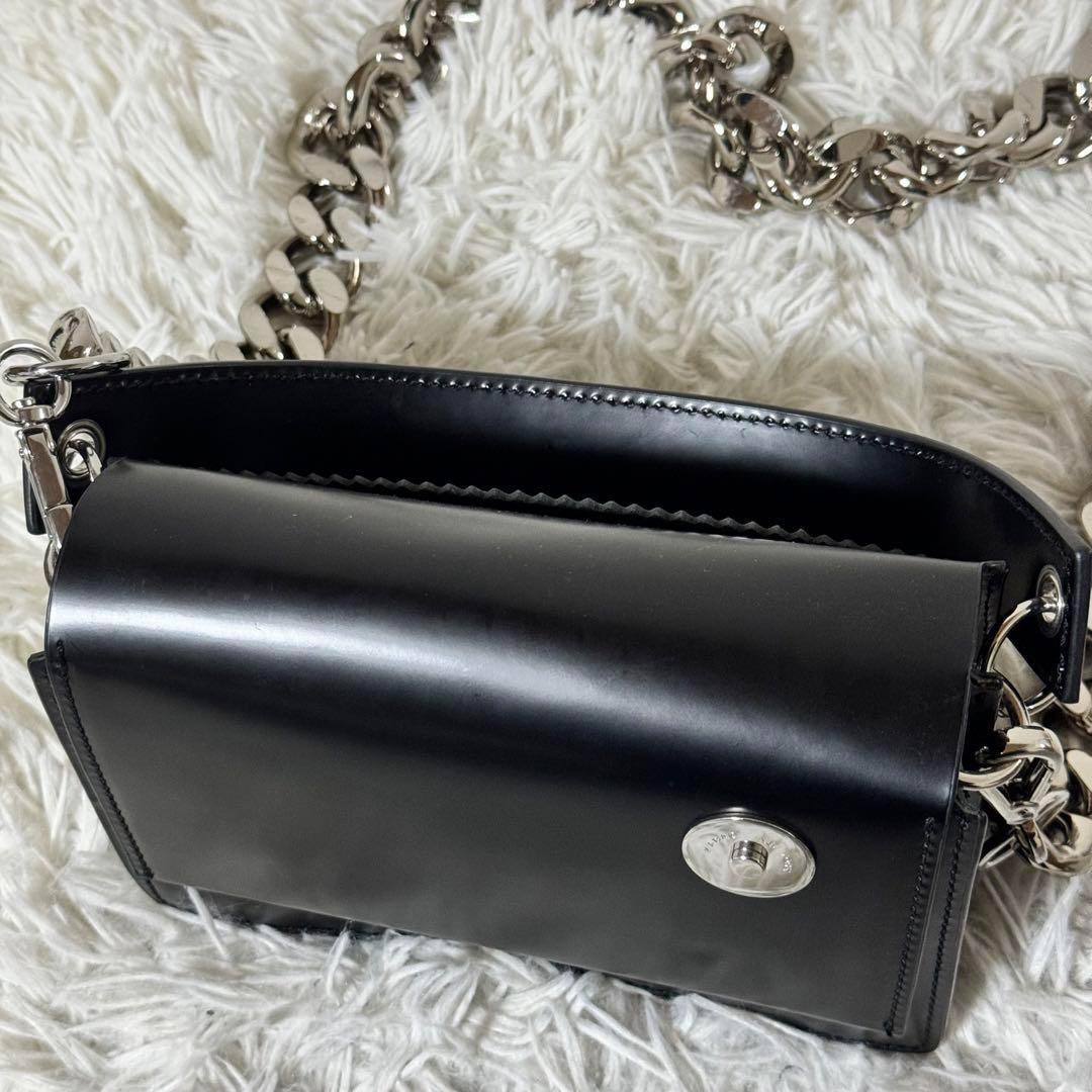 kara カラ　プラスターベビーピンチショルダーバッグ　チェーン　ブラック　黒色