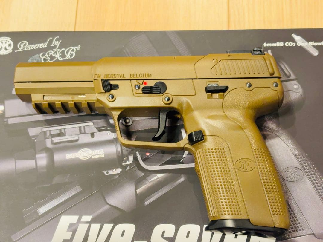 マルシン FN ファイブセブン CO2 ガスガン 予備マガジン2本、ボンベ付