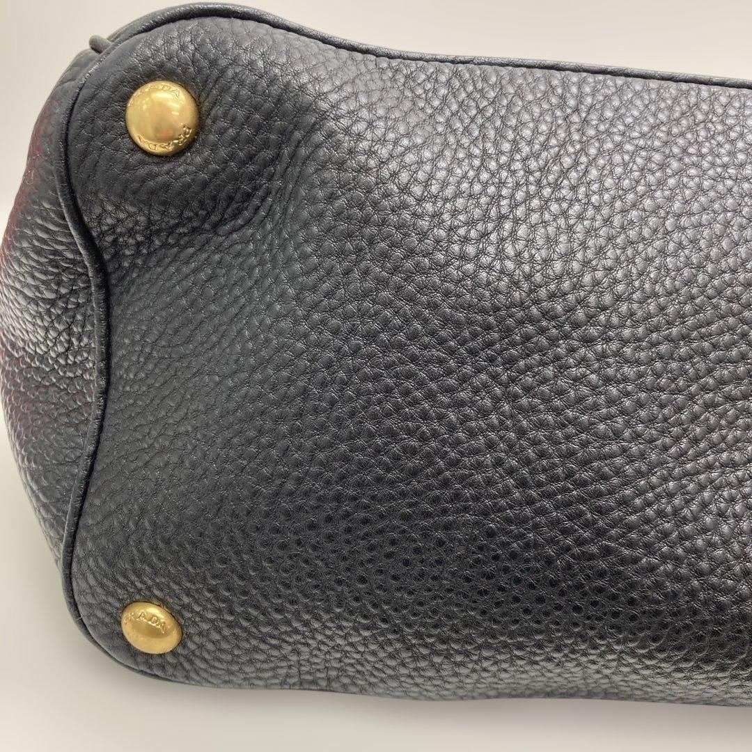 PRADA ブラックレザー ハンドバッグ