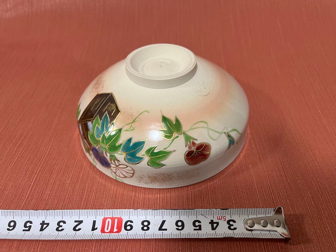 花模様の陶器製茶碗 木箱付き