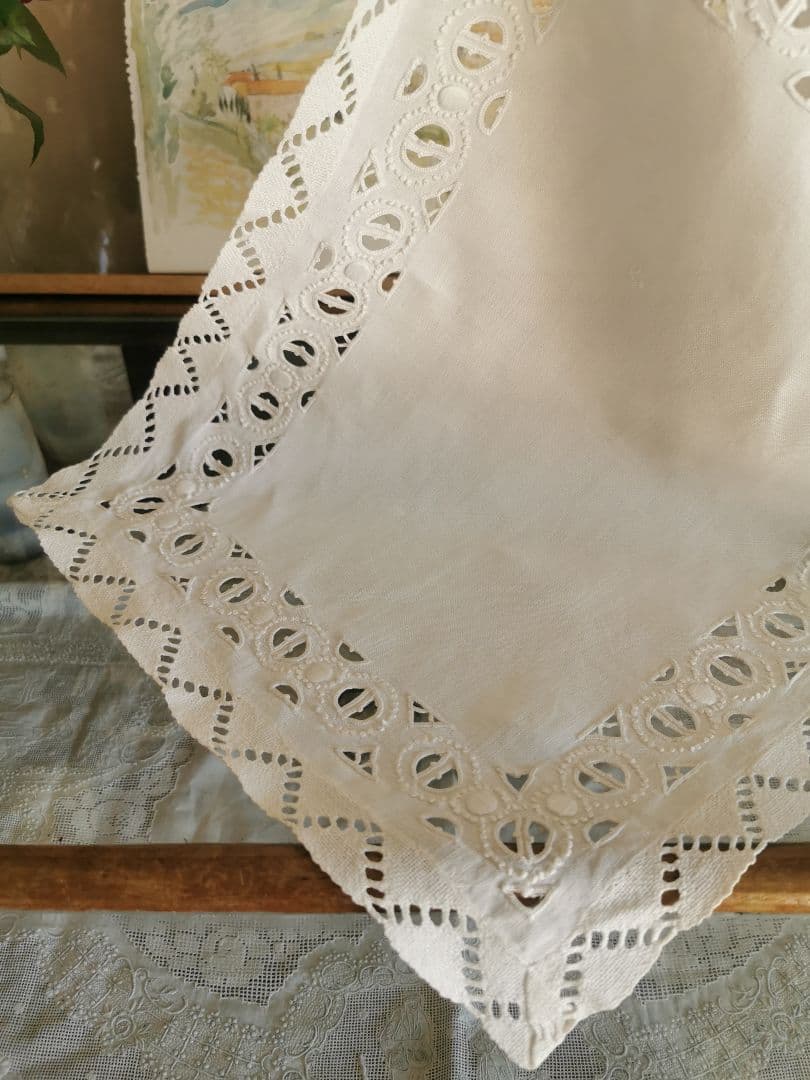 アンティーク オープンカットワーク＆フレンチノット刺繍 ボビンレース