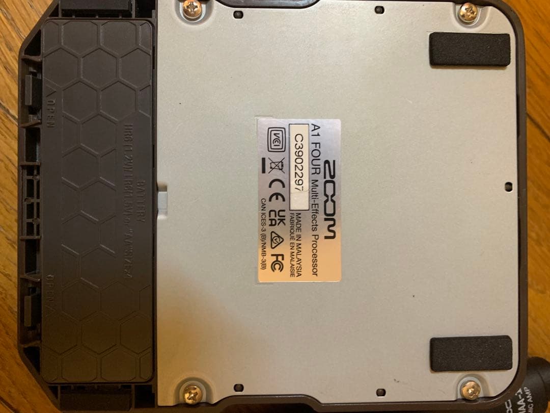 ZOOM A1 FOUR マルチエフェクトプロセッサー