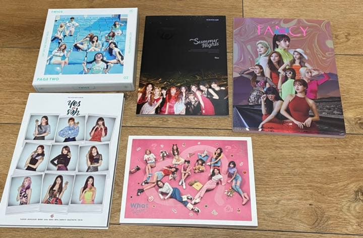 サナ ミナ モモ ナヨンtwice アルバム トレカ 写真集 缶バッジ