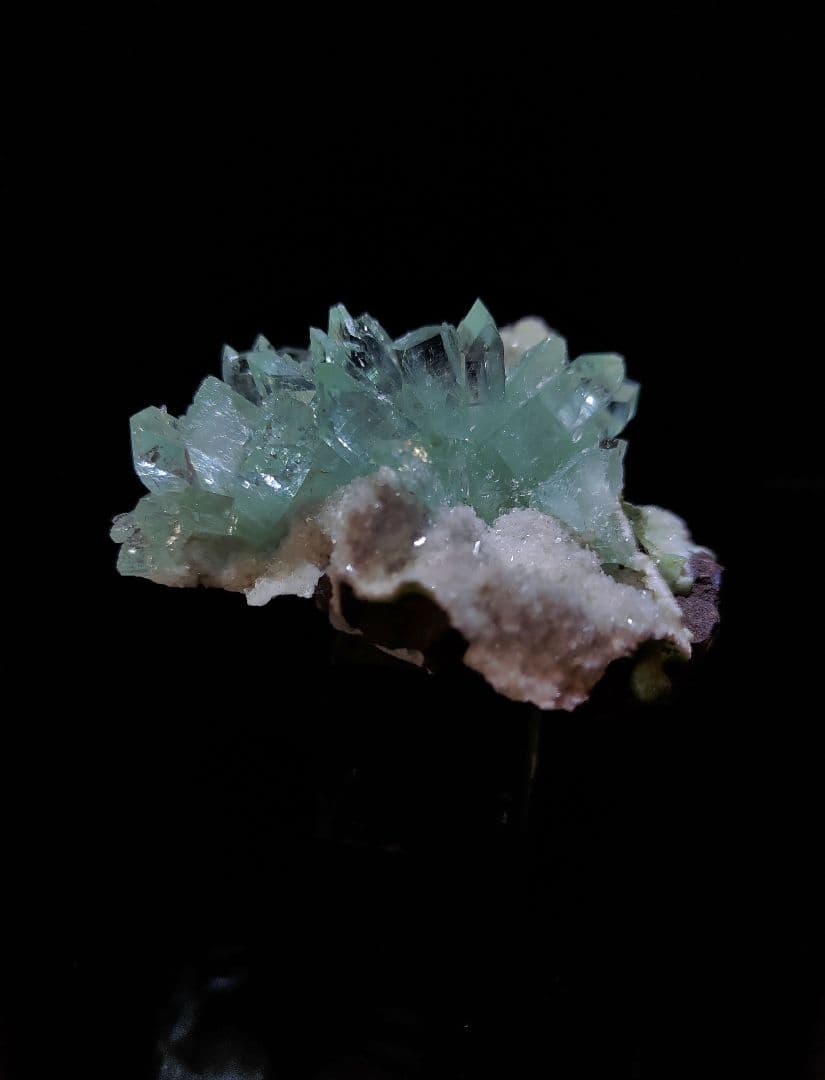 アポフィライト 魚眼石 鉱石 鉱物 ミネラル 標本 原石 母岩付き 犬牙状 アポフィライト 魚眼石 鉱石 鉱物 ミネラル 標本 原石 母岩付き 犬牙状